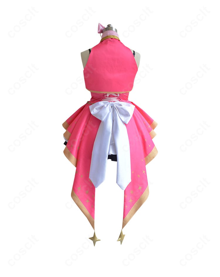 島村卯月 ステージオブマジック コスプレ衣装の背面。背中のラインとフレアの広がり、装飾の仕上がりを確認できる角度。