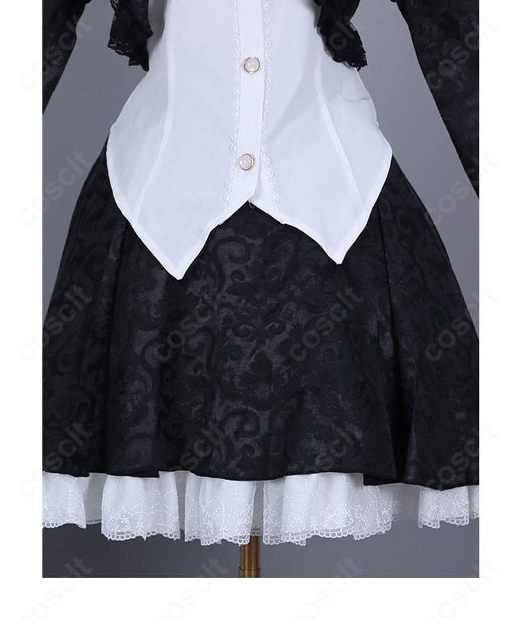 スカート裾ディテール。レース縁とギャザー分量、ゴシック調の陰影が映える拡大画像。