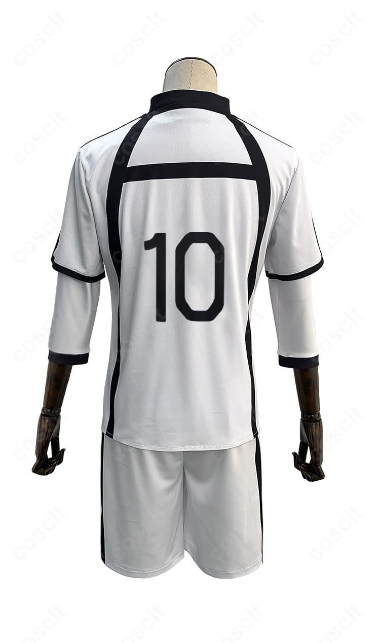 御影玲王コスプレの背面。背中のライン配置、裾の処理、半ズボンの丈感や動きやすい設計など、背面ディテールを詳細に示した画像。