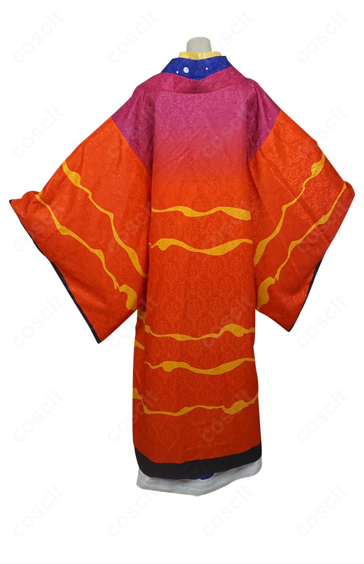 鯉夏花魁 コスプレ衣装の背面。背中から裾にかけてのラインと帯結びのボリューム感を確認できる一枚。