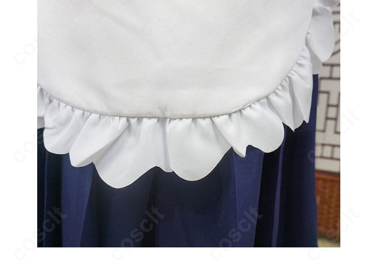 スカート裾の装飾ディテール。可憐なフリルと縁取りの表情が分かるクローズアップ