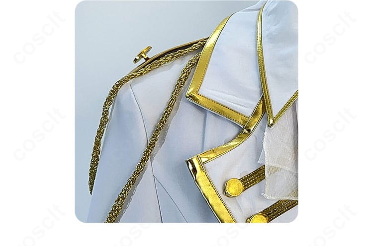 襟部分の装飾意匠の詳細。端処理の美しさと立体的な仕上げ。