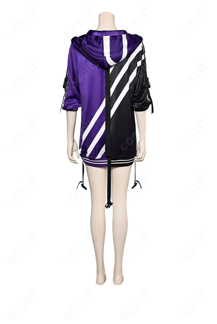 鉄拳8 レイナ コートの背面。ヨークや背中心のラインまで忠実に再現。