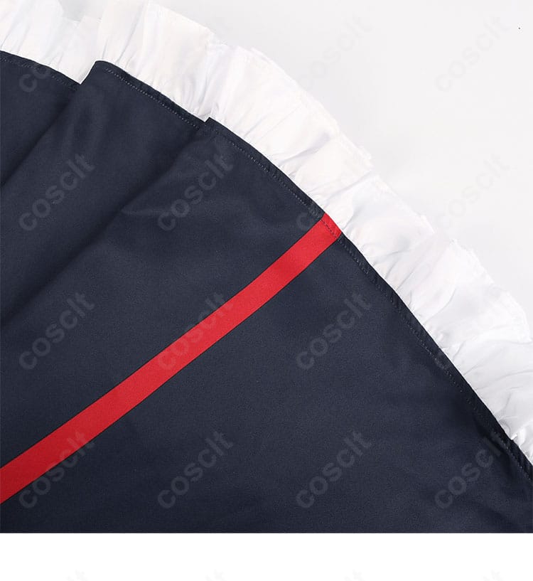 裾装飾のアップ。適度なフレアとヘムの処理が動きのある表現とエレガントさを演出。