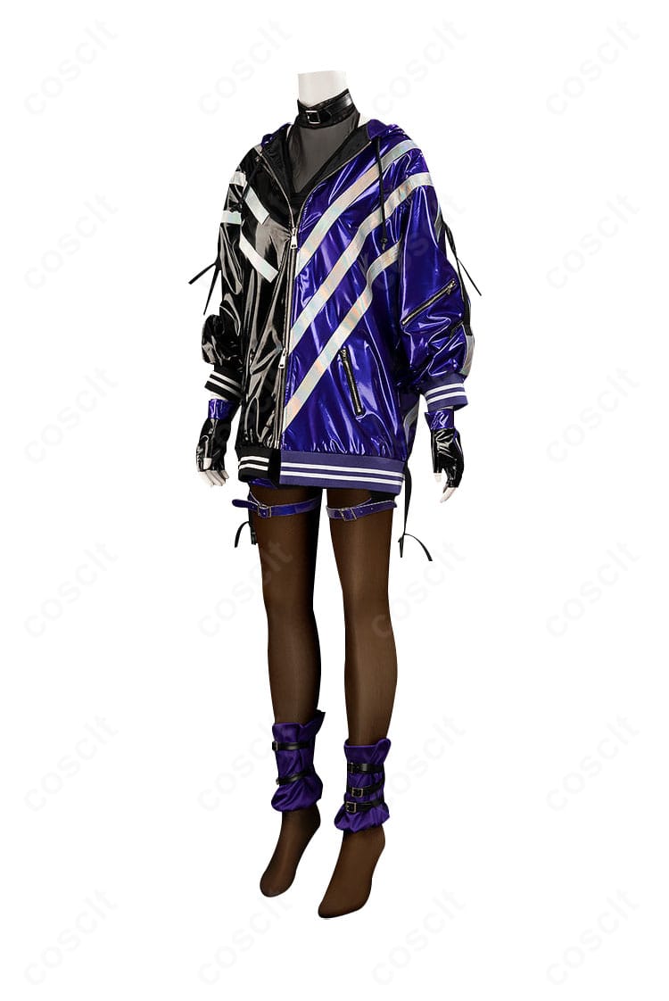 鉄拳8 麗奈 コスプレ衣装の側面。袖口や腰回りのライン、立体的な装飾の厚みが確認できます。