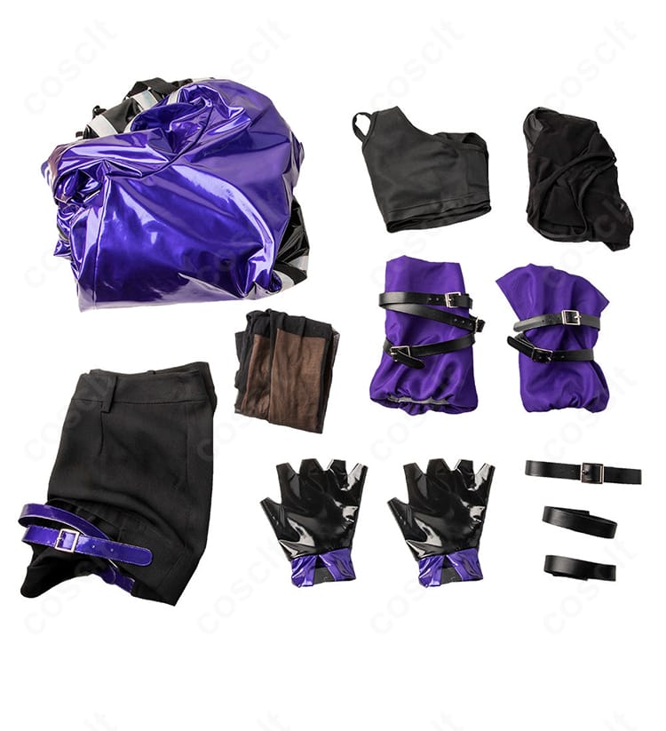 麗奈コスプレ衣装のセット内容一覧。コート、インナー、ショートパンツ、小物一式を並べた確認写真。