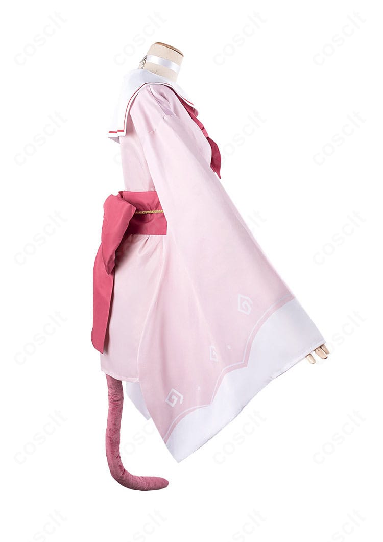 右側面画像。袖口やレッグカバー、紐飾りの配置など側面ディテールを確認できる。