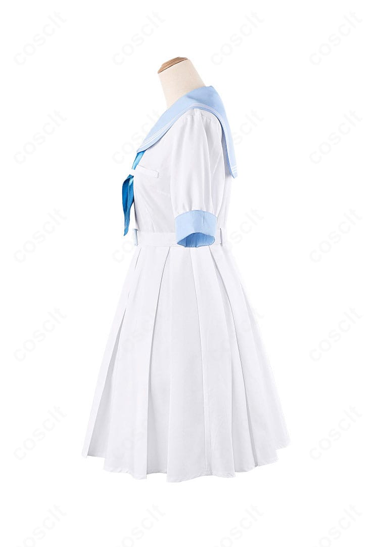 『ほろはにヶ丘高校』制服コスプレの左側面。スカートのドレープと落ち着いた色味のバランスを示す画像。