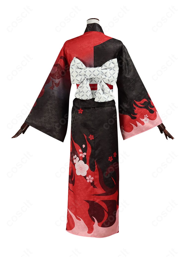 原神 羽生田千鶴 コスプレ衣装の背面。リボンと背中のディテールまで忠実に整えたバックスタイル。