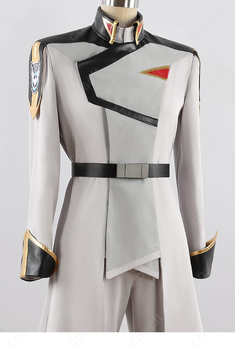 キラ・ヤマト 准将服(劇場版)コスプレの装飾ディテール。胸元の刺繍や徽章パーツ、ステッチワークの近接。