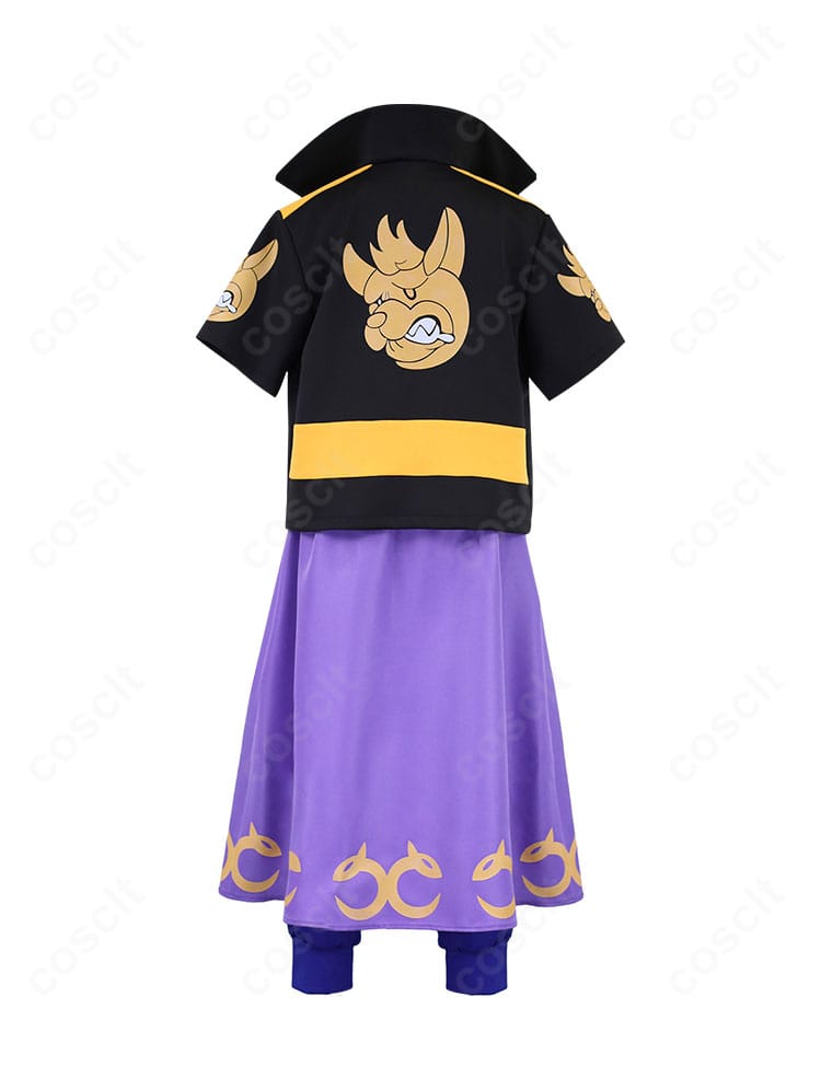 背面全身:コートのラインと配色、腰巻の位置関係が分かるディテール