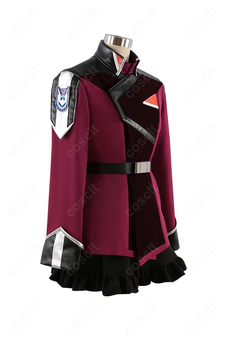 アグネス・ギーベンラート衣装の側面シルエット。肩周りの構築感とスカートの落ち感、フィット感を確認できる画像。