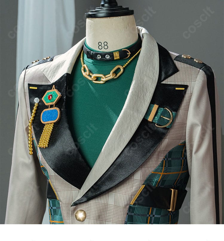 蓮巳敬人 コスプレ衣装の襟元ディテール（コートとインナーの重なり）