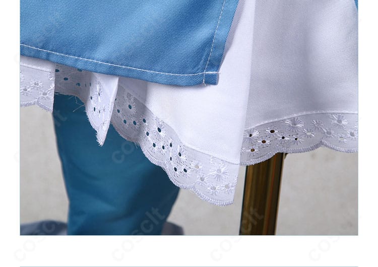 ホロライブ がうる・ぐら 正月衣装コスプレの裾飾りディテール。刺繍模様と縁の配色が撮影映え。