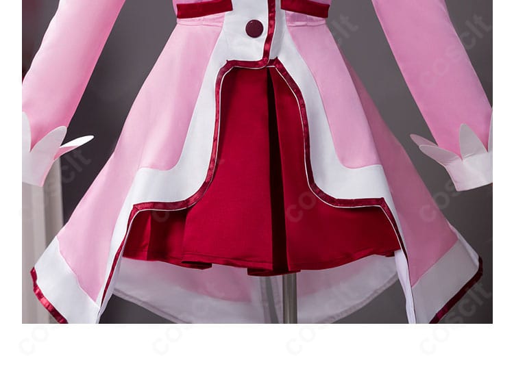 ファインのスカート装飾の近接写真。ふんわり広がるシルエットと縁取りの質感。