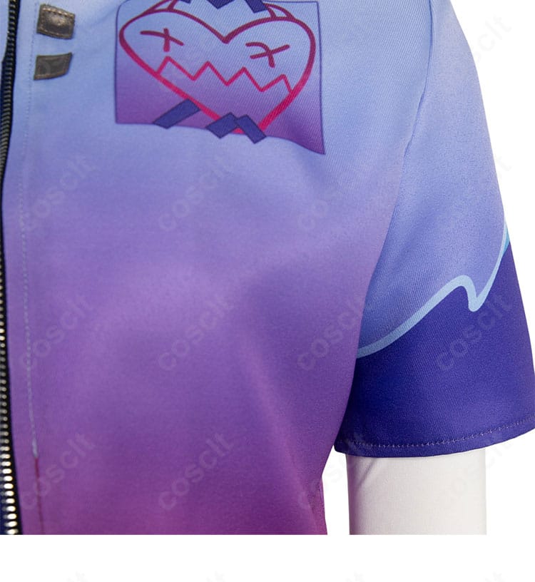 クローヴ コスプレ衣装 前胸部の近接。配色の切り替えとパネルステッチが高再現で表現されています。