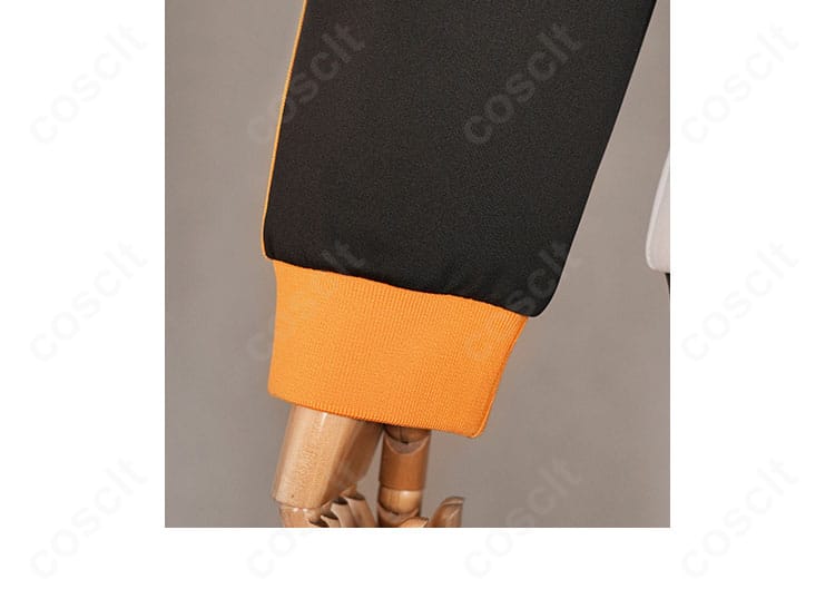 ナツキ・スバル衣装の袖口ディテール。パイピングの幅やステッチの整い具合が分かります。