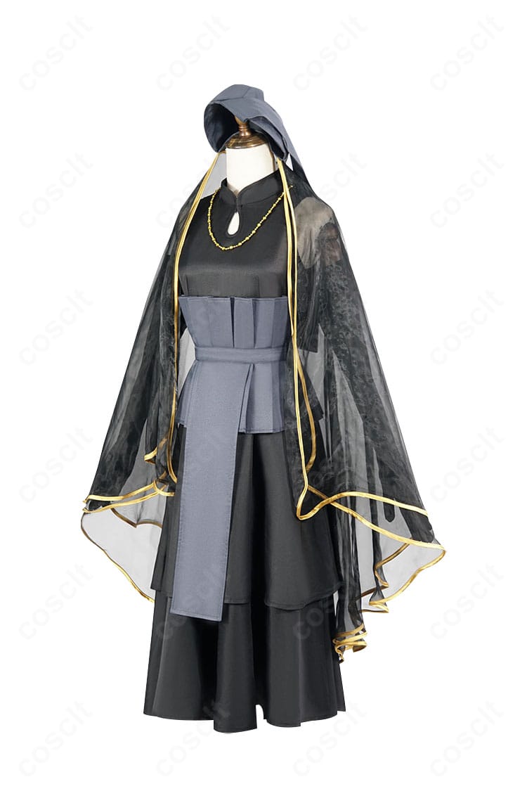 日向ヒナタ ウェディングドレスコスチュームの左側面。腰回りのフィット感とスカートラインを確認