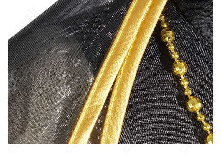 日向ヒナタ コスプレのネックレスと襟元装飾の近接写真。繊細なアクセで顔周りを華やかに