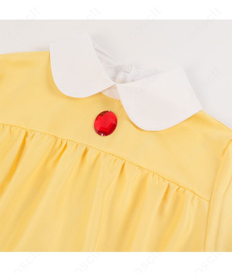 ソフィー・ハッター衣装の襟元アップ。赤色アクセントと襟まわりのステッチを丁寧に再現。