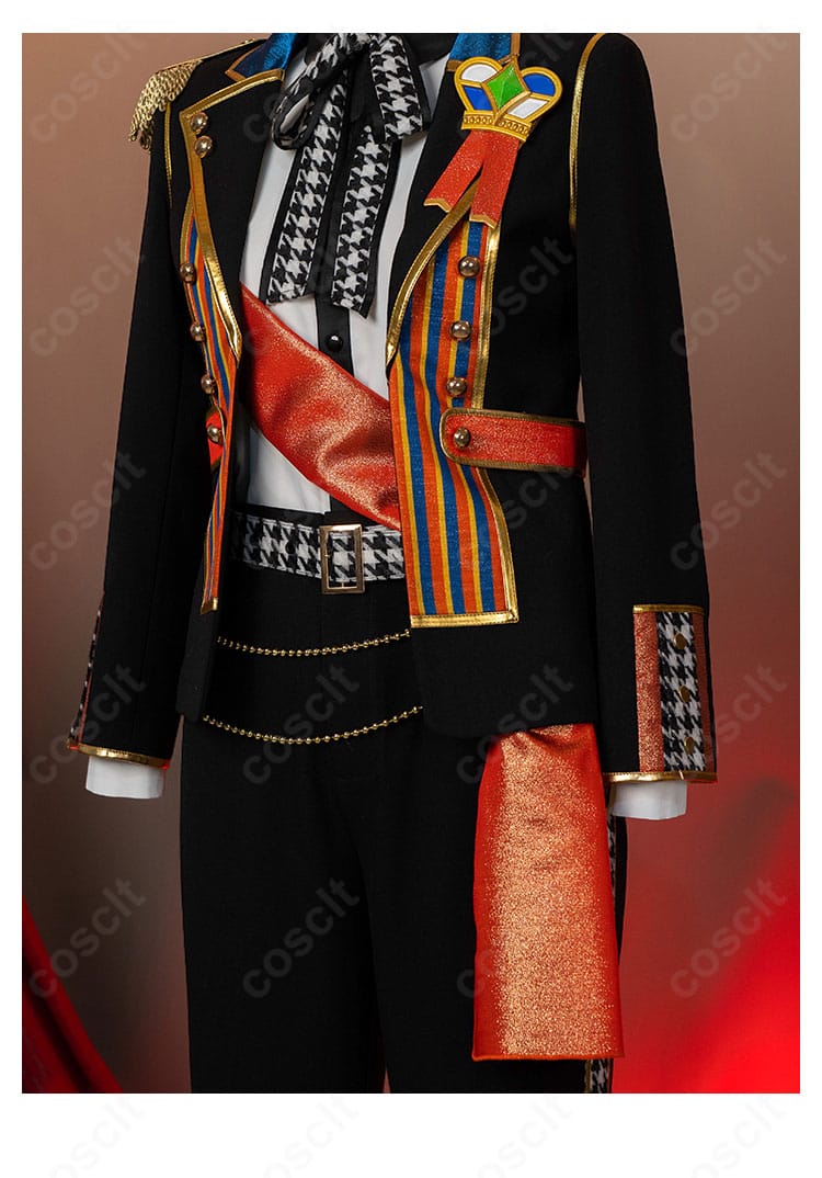 『TRIP』衣装の装飾ディテール。胸飾り・チェーン・赤い細帯など華やかなパーツの質感を捉えた写真