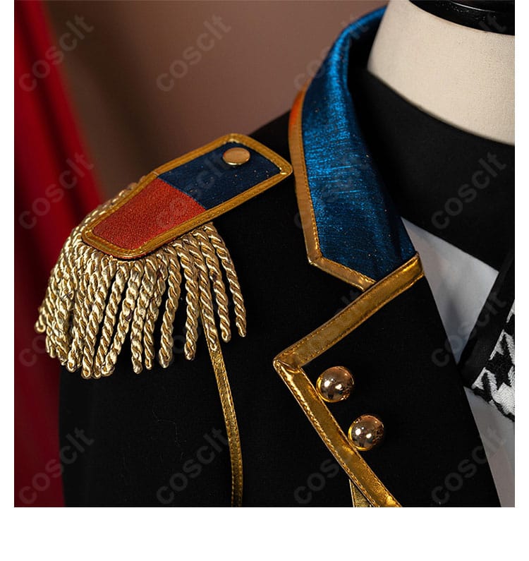 肩部装飾の詳細。エッジの効いたパーツでステージ映えするデザインが分かる画像