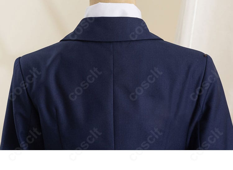 ブレザー生地の質感と装飾ステッチのクローズアップ（上品な発色）