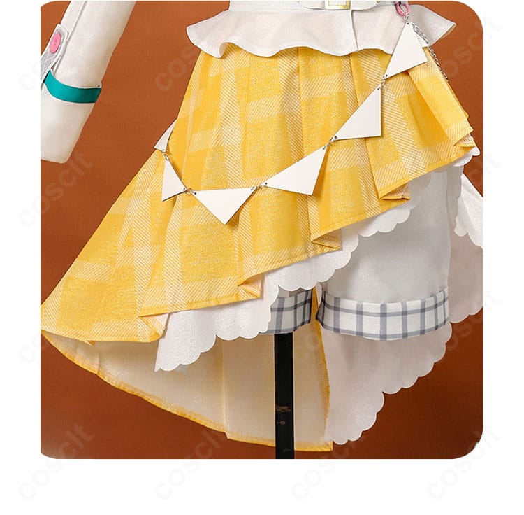 スカート正面装飾のディテール(切り替えラインと装飾プレート)