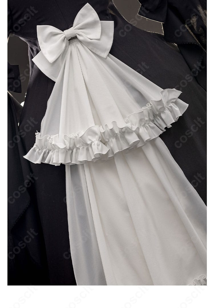 背面の大きな蝶結び装飾。後姿のポイントになるデザイン。