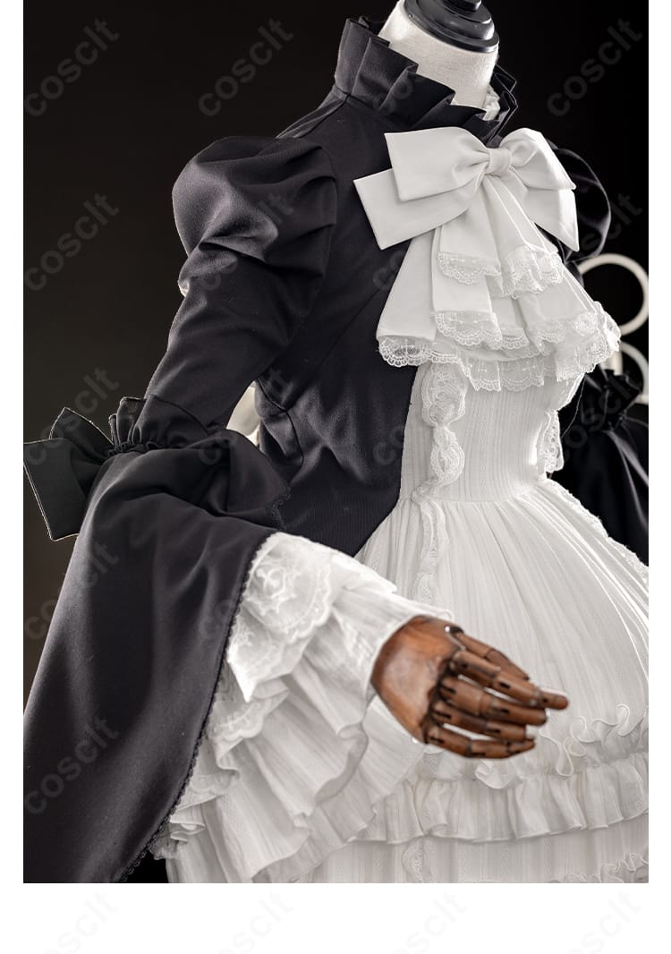 肩〜袖の装飾ディテール。フリルとトリミングの構成を確認。