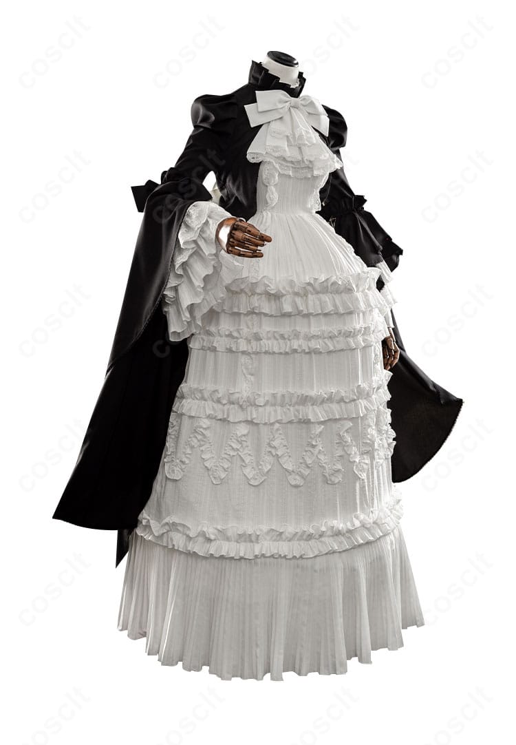 側面全体シルエット。ウエストから裾にかけての広がりと袖口の装飾を確認。