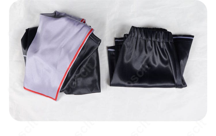 アルレッキーノ幼少期コスプレ衣装のセット全体。トップスとショートパンツの2点構成を確認。