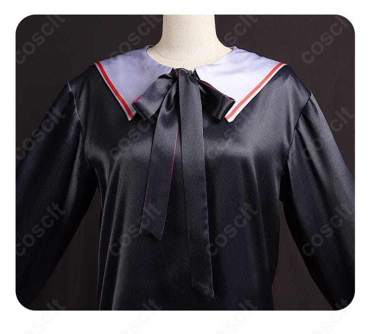 アルレッキーノ幼少期衣装の装飾ディテール。襟元の刺繍と装飾ラインを近接で表現。