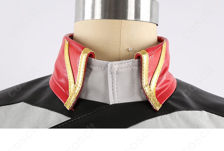 襟元の装飾ディテール。ステッチとエッジのラインが端正な仕上がり。