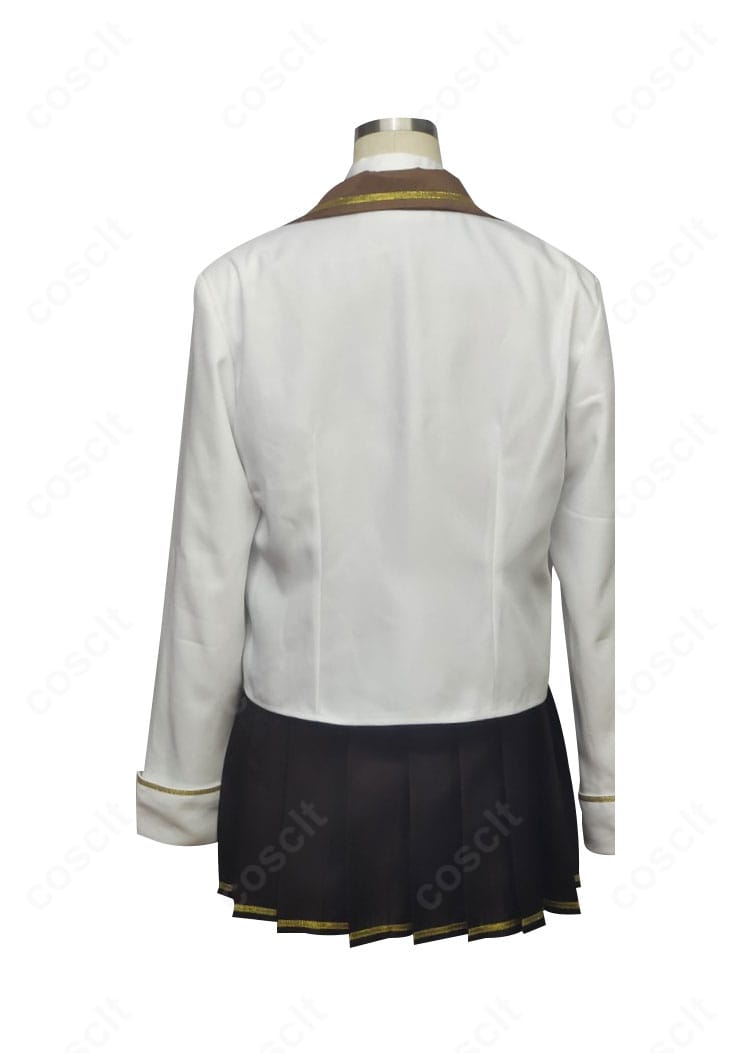 アリサ・ミハイロヴナ・九条 学園制服コスプレの背面。コートの後ろ姿とヘムの処理、髪飾りの位置を確認