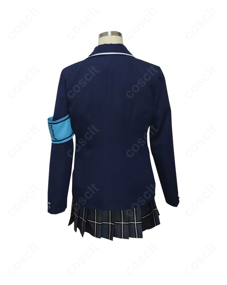 奥空アヤネ 制服コスプレ 背面。背中のラインやスカートの落ち感など背面ディテールを捉えた画像