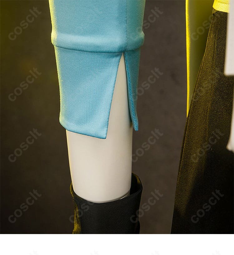 袖口の縫製とカフスのアップ。形状保持ときれいな折り返しが特徴。