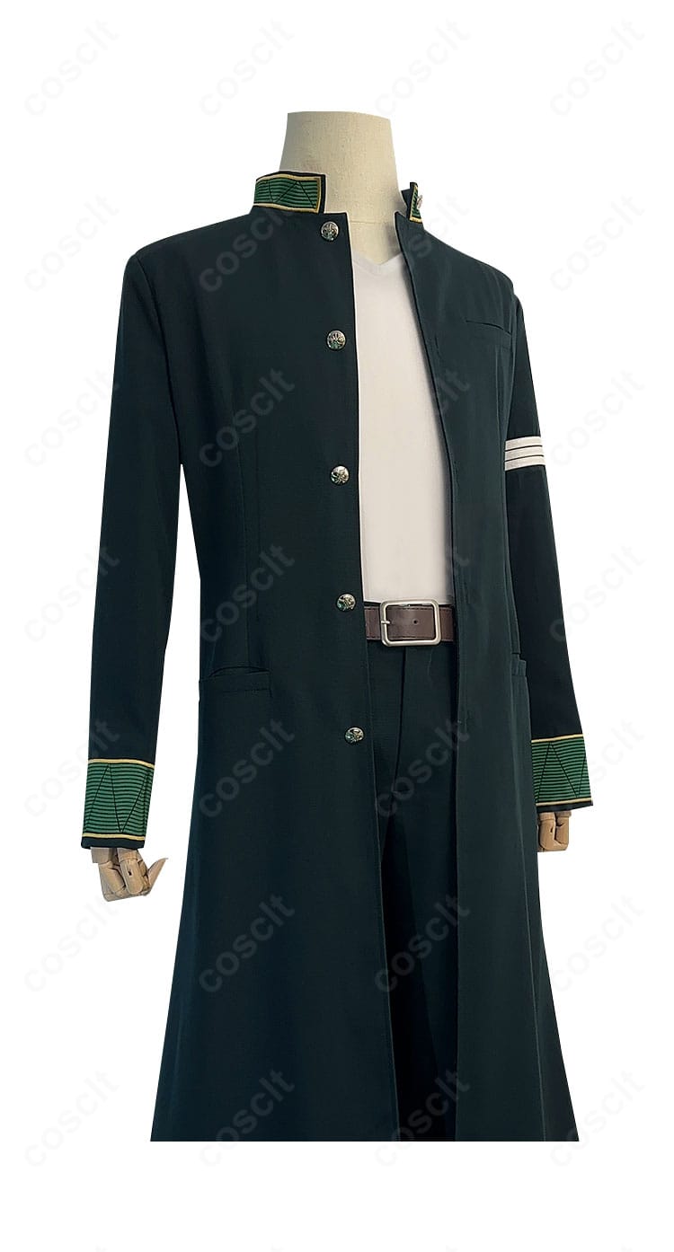 梅宮一 コスプレ衣装の右側面。ロングコートのベルト位置とサイドライン、シルエットを確認できる画像。