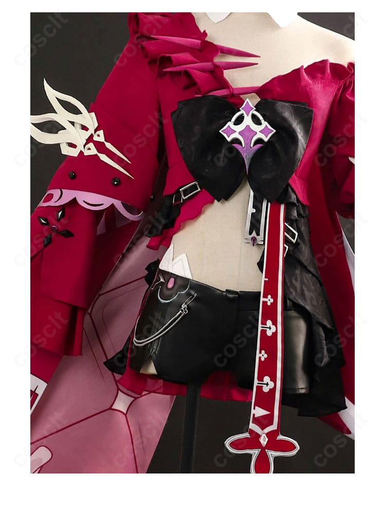 セリム衣装の装飾ディテール。精緻な刺繍とアクセサリーの近接カット