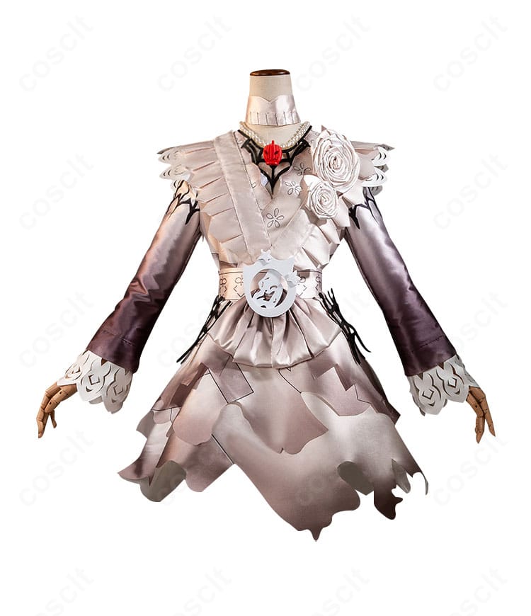 第五人格 機械技師コスプレ衣装の正面全体。ワンピースと胸元・首元の装飾まで確認できる忠実再現ディテール。