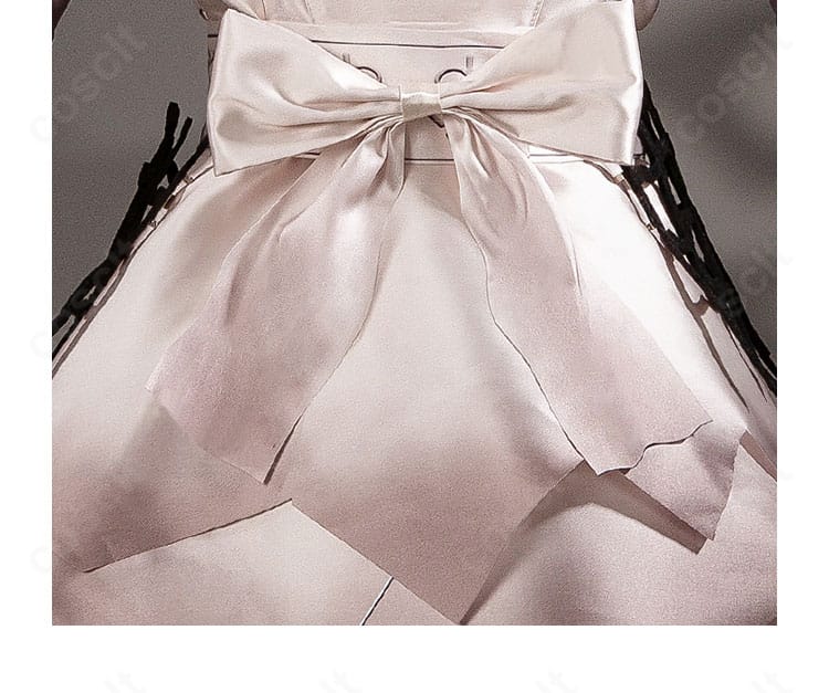 背面の大きな蝶結びを強調したカット。上品でエレガントな印象を与えるデザインを明確に表現。