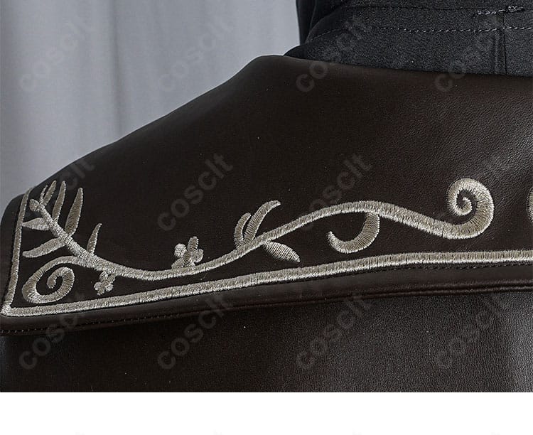 披肩（ショルダーケープ）風パーツの装飾。層の重なりと輪郭の強さを示す。