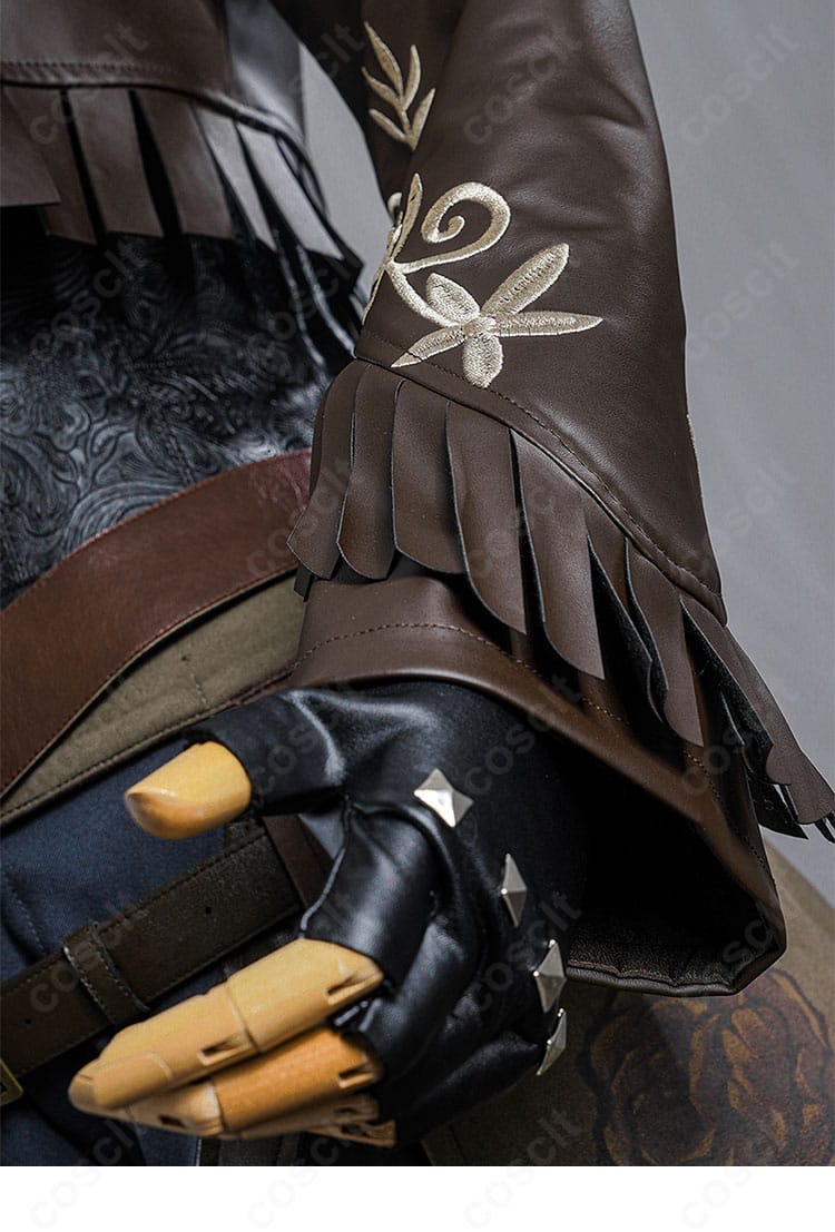 袖口装飾の近接。カフの形状と飾りボタンの配置を明確に表現。