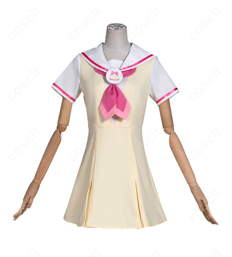 真中らぁら 冬服制服のスカート正面ディテール。プリーツの出方と裾のラインをクローズアップ。