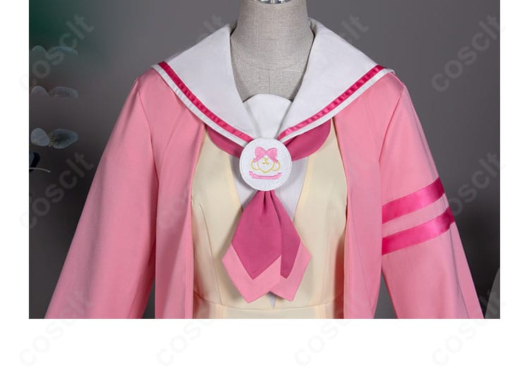 真中らぁら 冬服コスプレ全体装飾ディテール。胸飾りや配色バランスなどクラシックな意匠を確認できる画像。