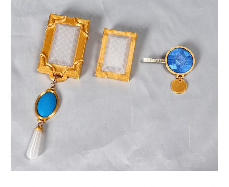 付属アクセサリー一式の詳細。胸飾り・腰飾り・ネックレス・指輪などの構成。