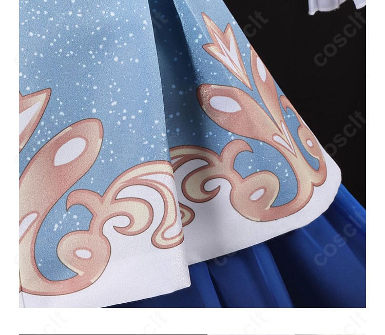 コート裾の装飾。ライン取りとパイピングが写真映えするエレガントな仕上がり。