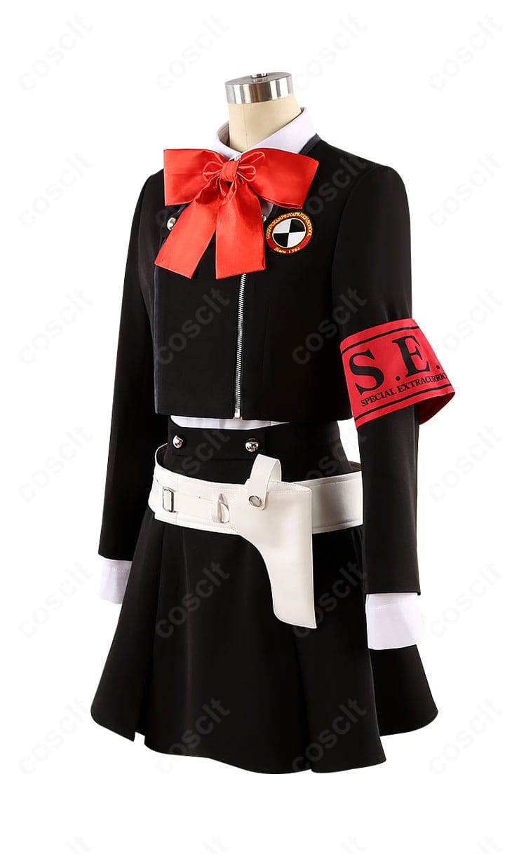 汐見琴音コスプレ左側面。腕章位置とスカーフのボリューム感を確認できる。