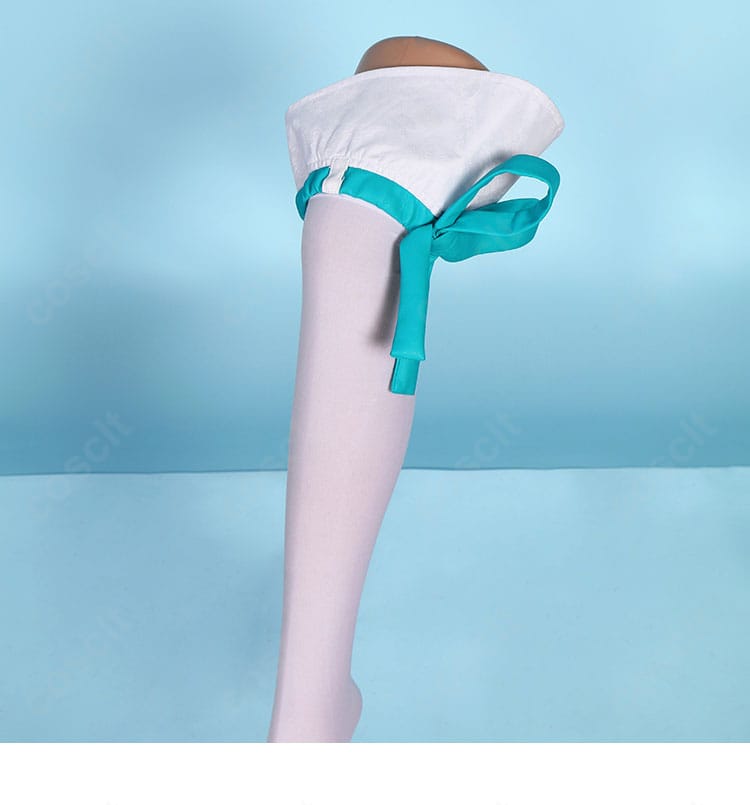 巫女服コスの足元ディテール・靴下の質感と丈感