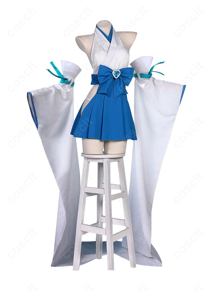 巫女服コスプレの側面ディテールと袖の落ち感